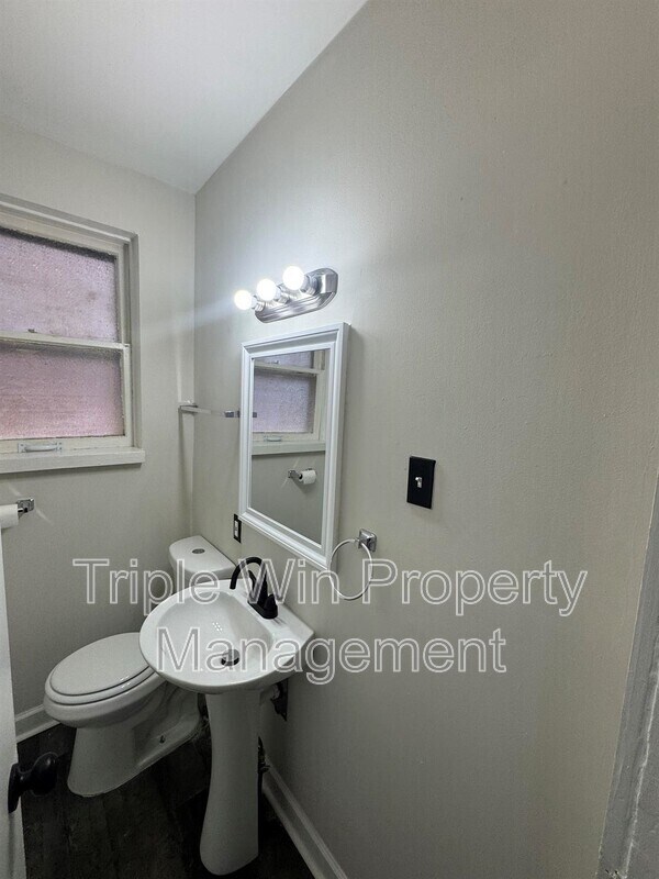 Building Photo - 3704 Taft Ave