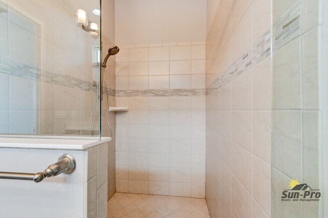 Building Photo - 6263 W Fallsgrove Ln