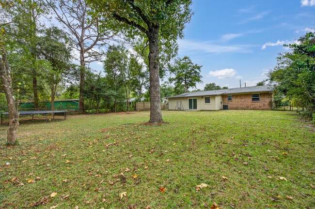 Building Photo - 313 Brackin St