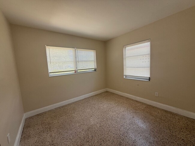 Building Photo - Tyrone single family home 2/1