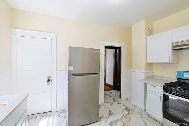 Building Photo - 100 Academy Ave