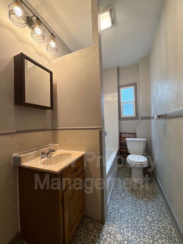 Building Photo - 738 N 25th St