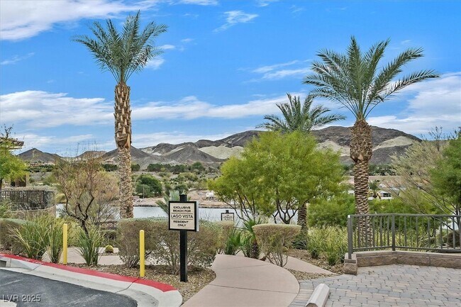 Building Photo - 65 Garibaldi Wy