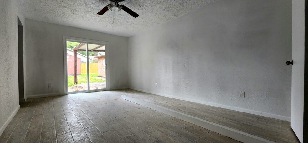 Building Photo - 5727 Arbor Vitae Dr