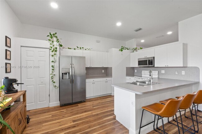 Building Photo - 2630 Dunwoodie Pl