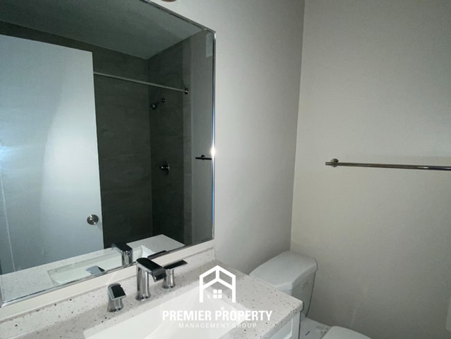 Building Photo - 3 Bedroom Home for Rent in Memphis, TN | Brick Fireplace & Fenced Backyard