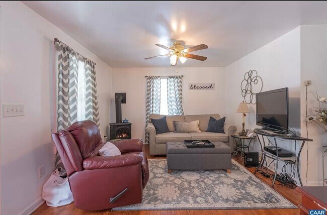 Building Photo - Charming 2 Bedroom Cottage in Free Union
