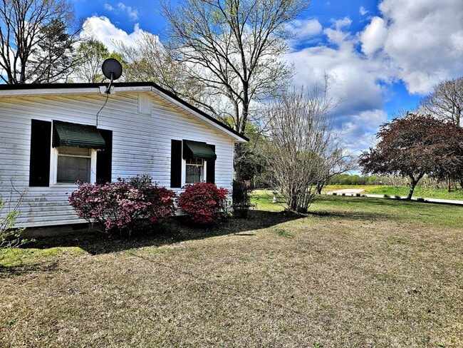 Building Photo - 3BR House - Courtland