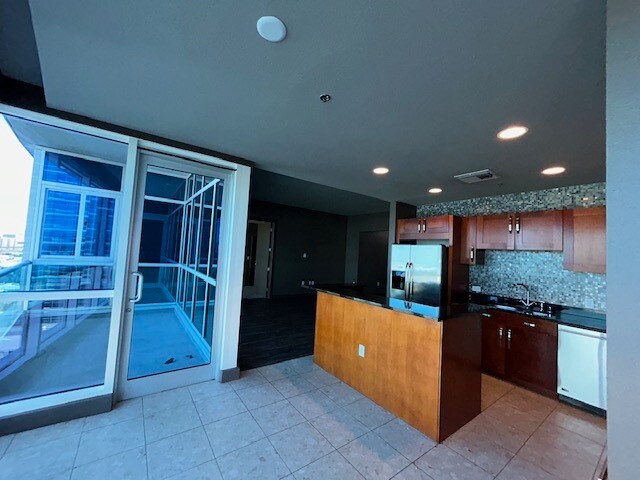 Building Photo - 4525 Dean Martin Dr