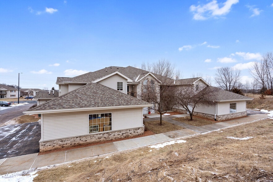 Primary Photo - Oakridge Apartments