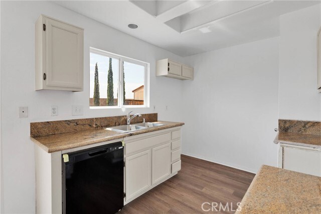 Building Photo - 15368 Ross Dr