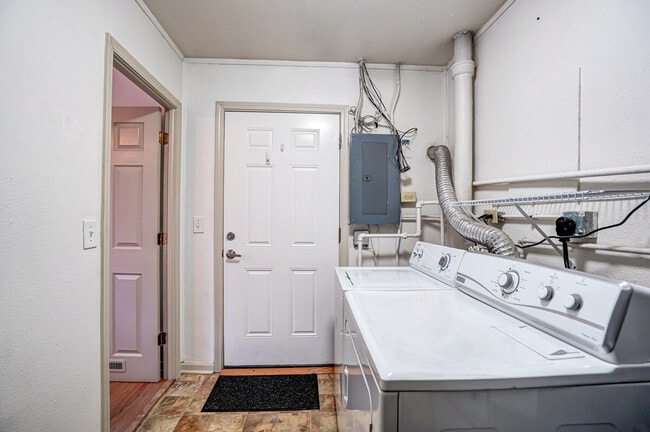 Building Photo - 5123 University Ave