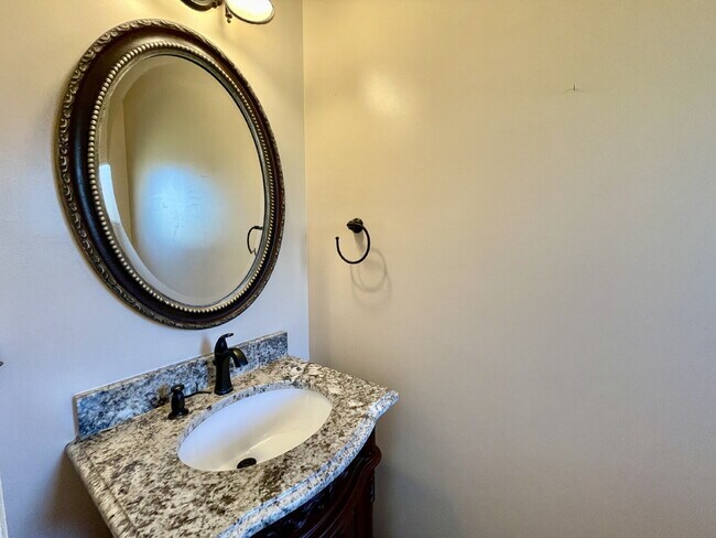 Building Photo - 4 Bed, 2 Bath Nest With Pool In Mariner's Pointe