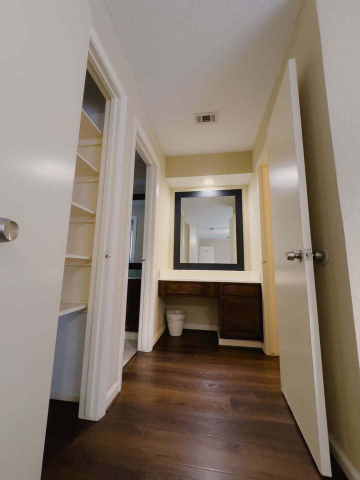 Building Photo - 6235 Havendale Dr