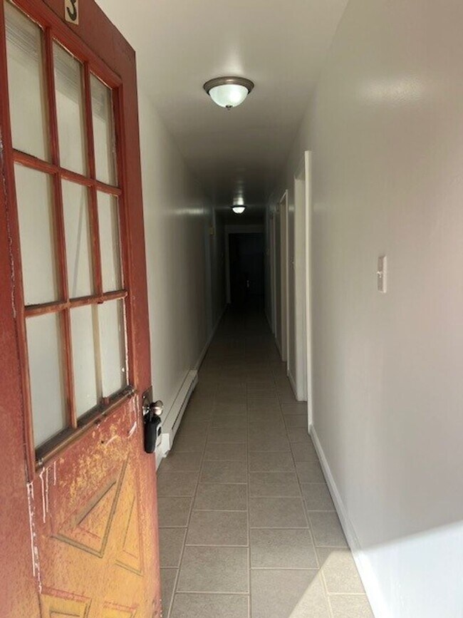 Building Photo - 18 Water St