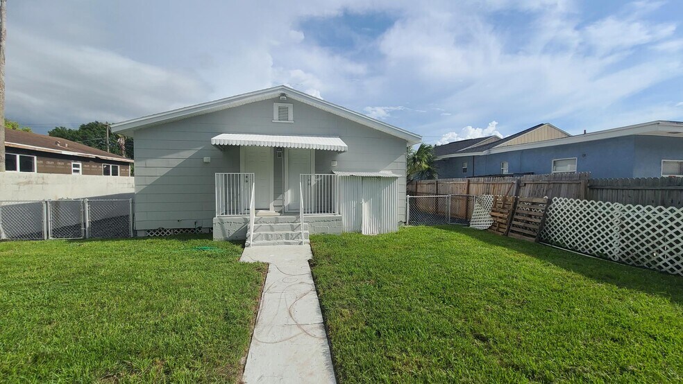 Building Photo - 2519 W Walnut St