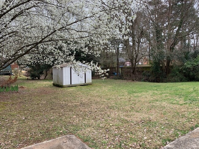 Building Photo - Matthews Ranch Home
