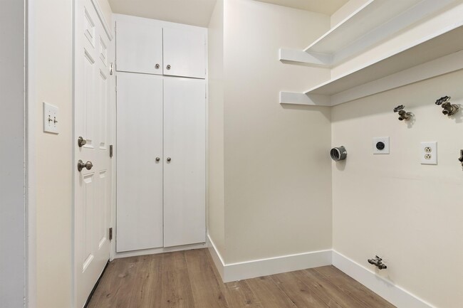 Building Photo - 7841 Da Vinci Dr