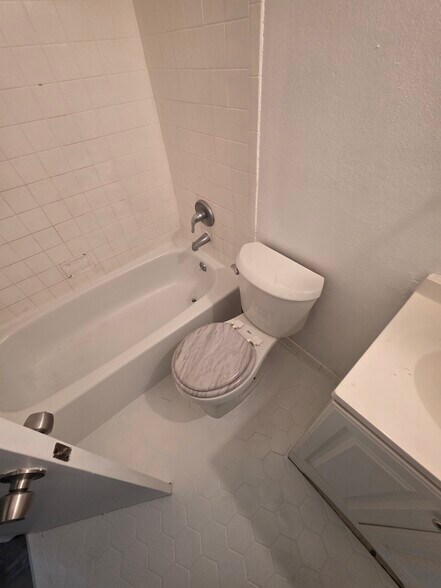 Building Photo - 6847 Mayo Blvd