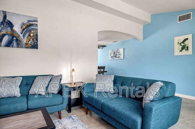 Building Photo - 2290 N Victoria Rd