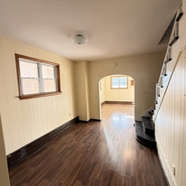 Building Photo - 713 S Front St