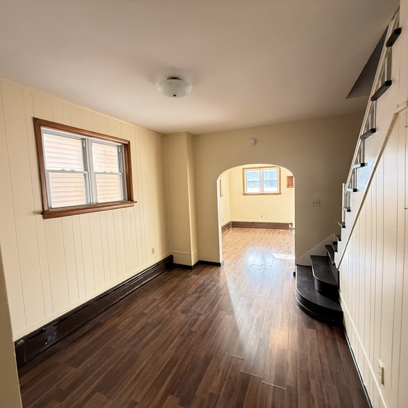 Primary Photo - 713 S Front St