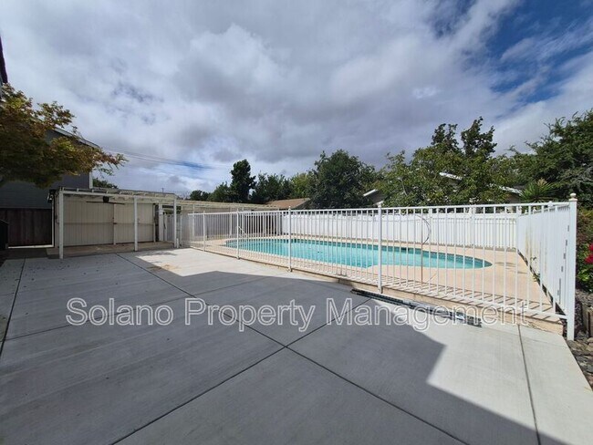 Building Photo - 100 Luzena Ave