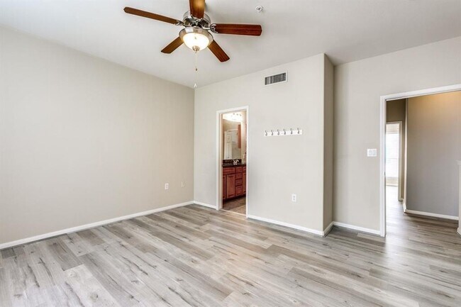 Building Photo - 9200 Westheimer Rd