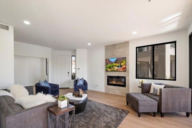 Building Photo - 7700 E Gainey Ranch Rd