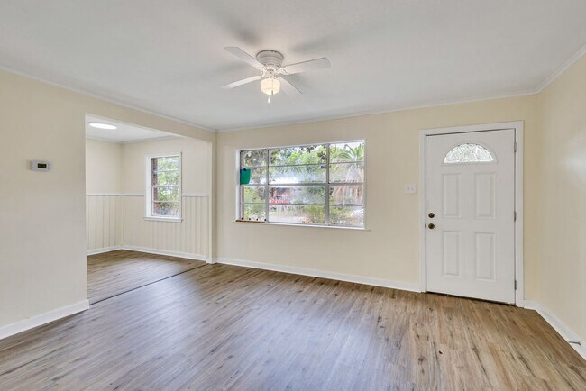 Building Photo - 2053 South Dr