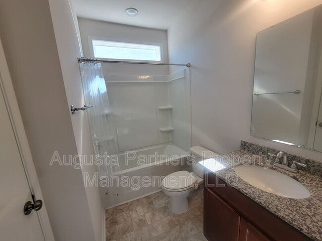 Building Photo - 166 Luxborough Ct