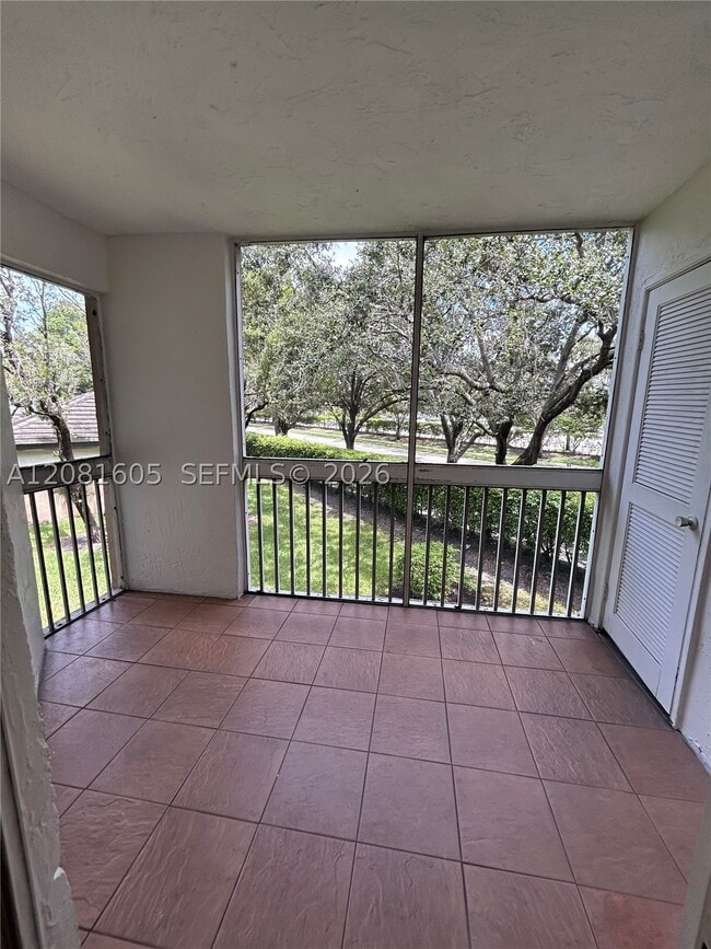 Building Photo - 9733 Westview Dr