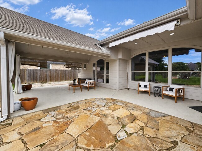 Building Photo - 33039 Lois Ln