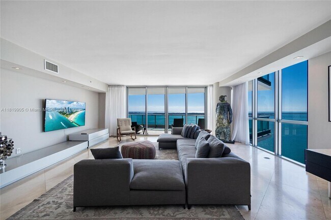 Building Photo - 1331 Brickell Bay Dr