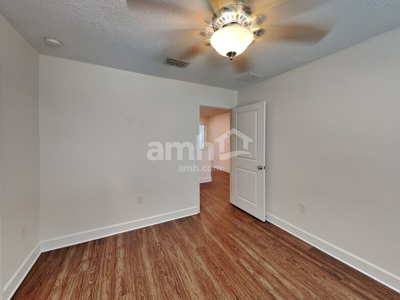 Building Photo - 4624 Birdsong Dr