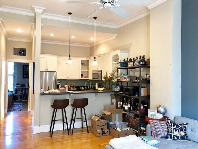 Building Photo - 220 W Springfield St