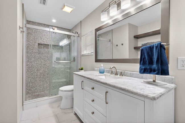 Building Photo - 5675 Queen Palm Ct