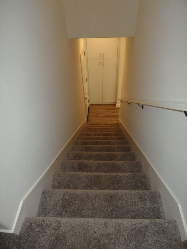Building Photo - 4BR 3BA two-story condo with 2 Car Attache...