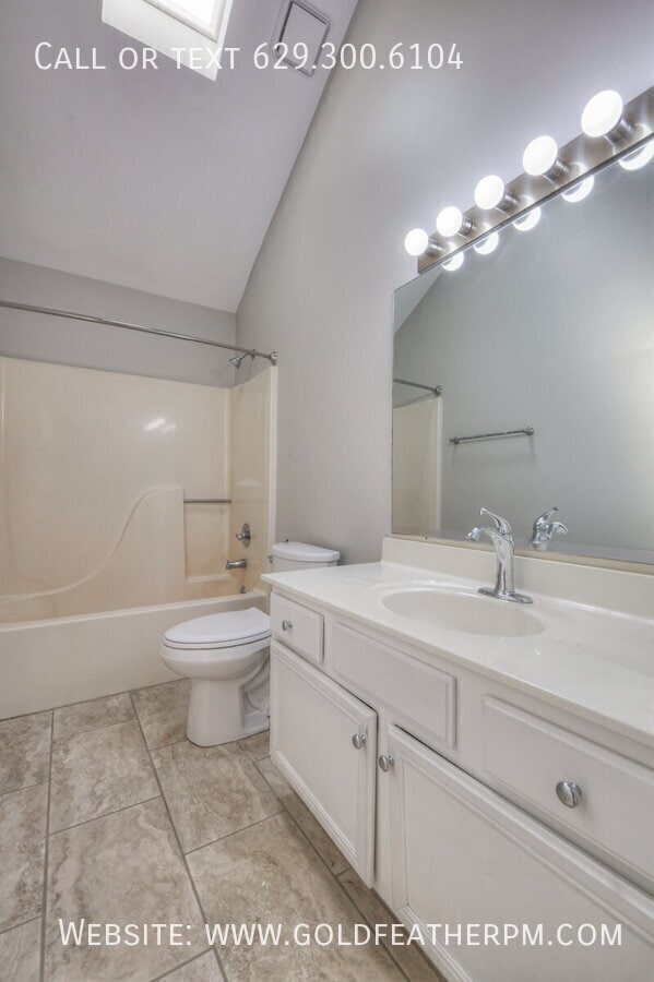 Building Photo - 5888 Woodlands Ave