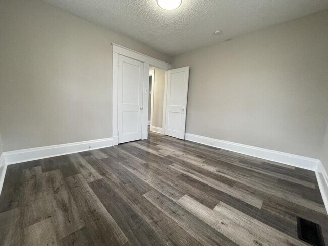 Building Photo - 1255 Upland Ave