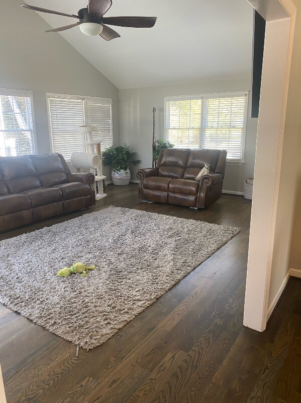 Building Photo - 2018 Valley Dr