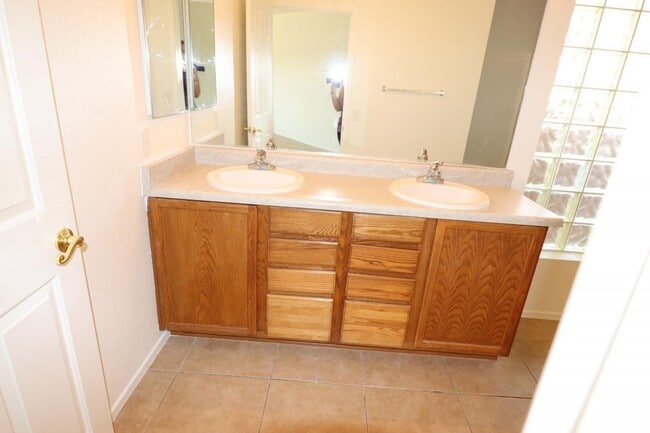 Building Photo - 3 Bedroom in Vail