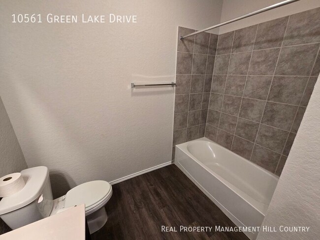 Building Photo - 10561 Grn Lk Dr