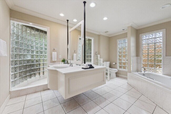 Building Photo - 5152 Huckleberry Cir
