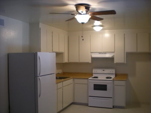 Kitchen - Alpine Apartments