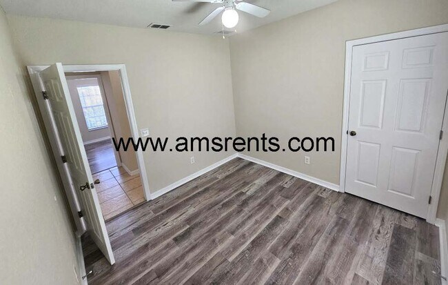 Building Photo - 505 Mallard Ct