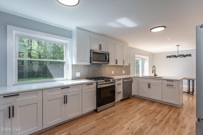 Building Photo - 3 Heather Ln