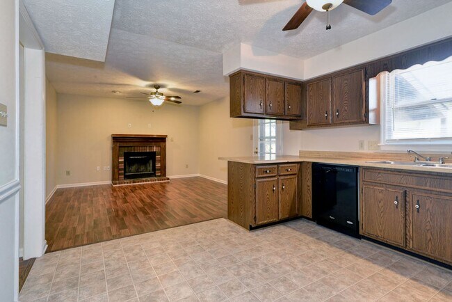 Building Photo - Spacious single family home in Westview Lakes.