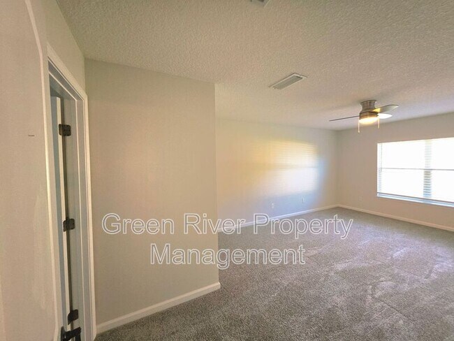 Building Photo - 824 Songbird Dr