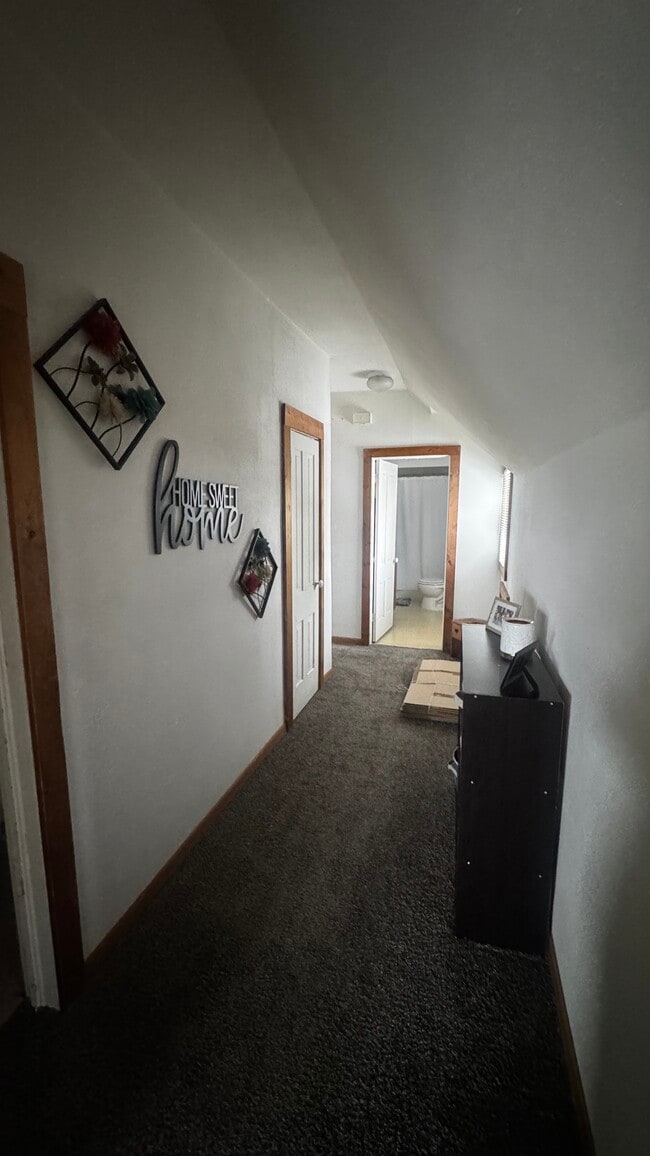 Building Photo - 246 W Main St